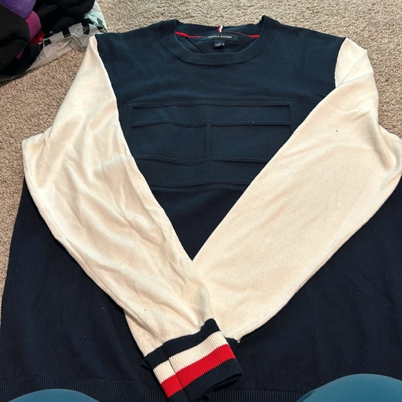 Men size medium Tommy Hilfiger sweater - Picture 2 of 3